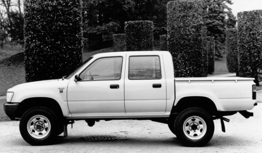  Toyota Hilux Double Cab 4WD 1988 года  (JP) (фото 3 из 6)